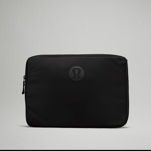 NWT Lululemon New Crew Laptop Sleeve Black